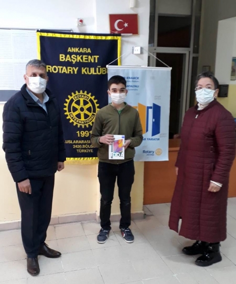 Ankara Başkent R.K.  ihtiyaç sahibi üç öğrenciye tablet hediye etti.