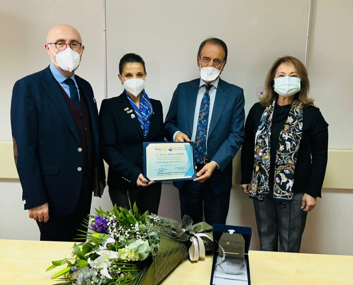 Ankara-Başkent RK Meslek Hizmetleri ödülü Prof Dr Mehmet CEYHAN'a verildi